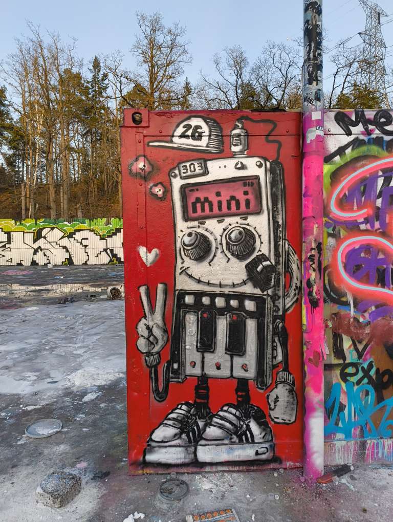 Checking out npub1vn5mrudwx4vmncp2hhpqh47qq7yw8qntlhwhpf5ls6gucr9sd7zstn2qvd 's latest down at the writers' rave